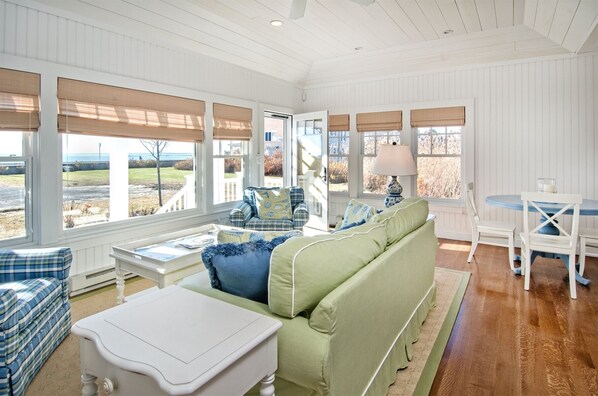 TV - Oceanfront Splendor: Magnificent Retreat Across From Gooch`s Beach in Kennebunk, (Kennebunk)