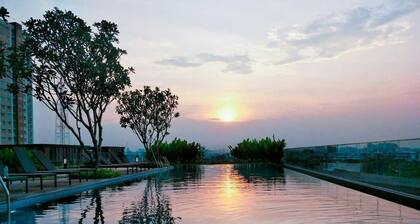 0 Minute to Airport Link - 15 minutes to downtown Bangkok