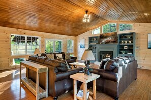 Smart-TV, peis, videospill og fotballspill