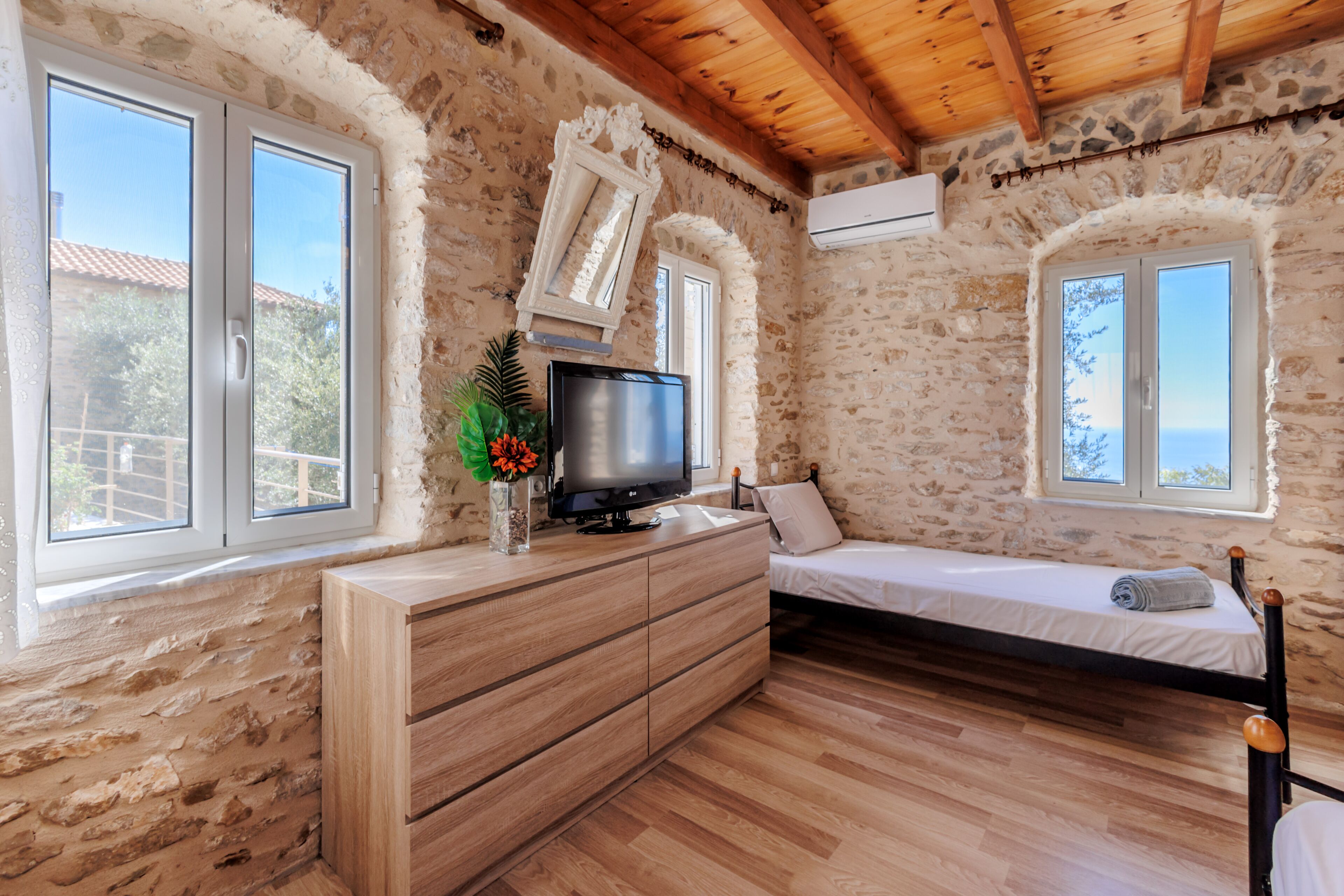 3 slaapkamers, een strijkplank/strijkijzer, gratis wifi, beddengoed