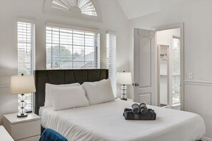 6 bedrooms, desk, iron/ironing board, WiFi