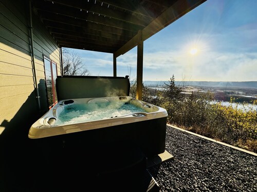 Eagles Landing Sleeps 10 HOT TUB