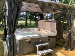 Baignoire à remous extérieure