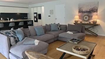 Smart TV, DVD player, stereo