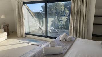 5 bedrooms, desk, iron/ironing board, WiFi