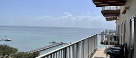 Condo, 3 habitaciones | Balcón