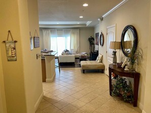Condo, 3 habitaciones | Sala de estar
