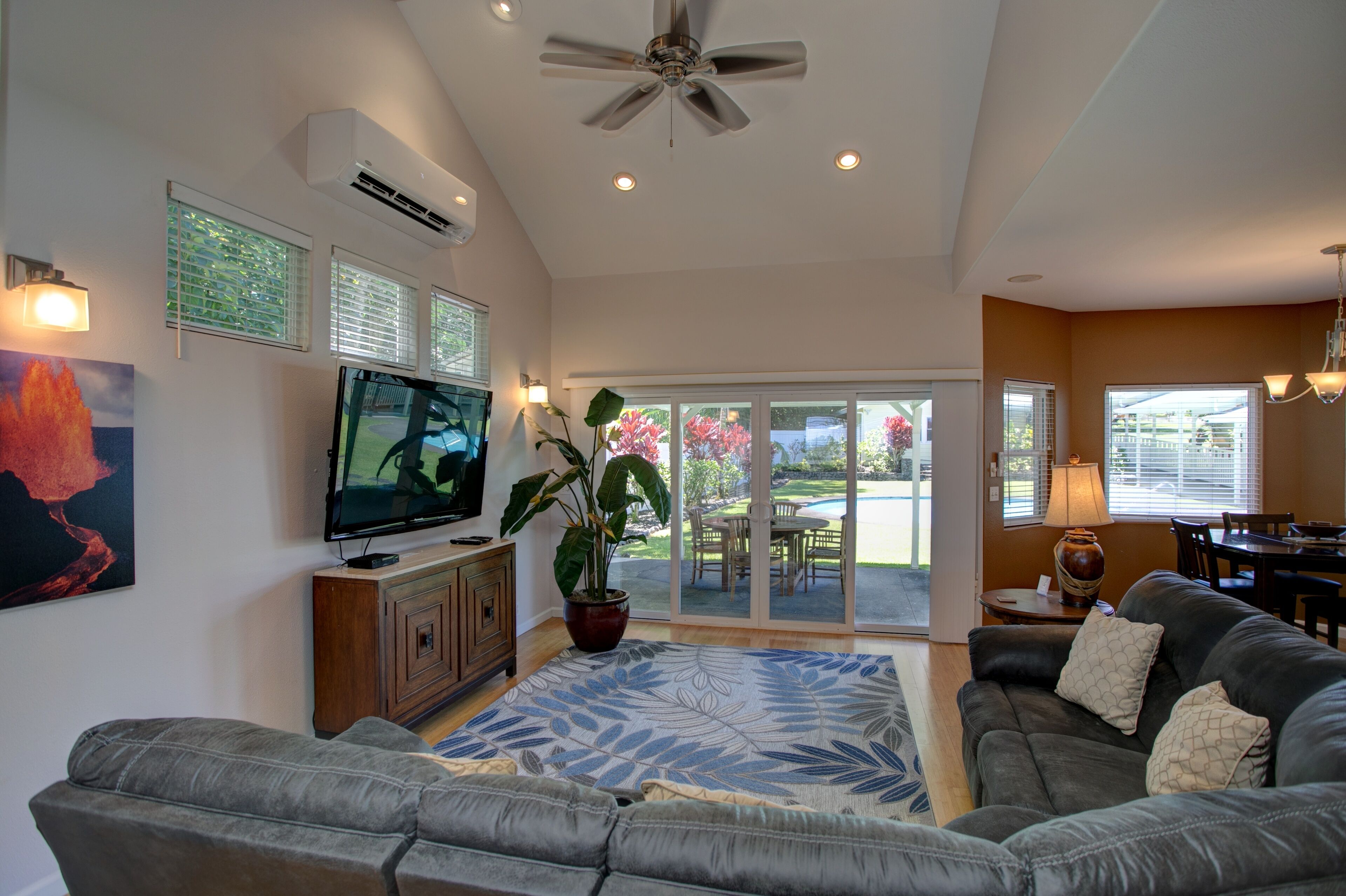 House, 3 Bedrooms | Living area | Smart TV, fireplace, offices