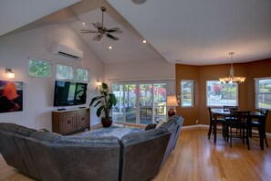 Ferienhaus, 3 Schlafzimmer | Wohnbereich | Smart-TV, Kamin, Arbeitsbereiche