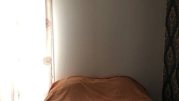 1 chambre, bureau, fer et planche à repasser, Wi-Fi gratuit