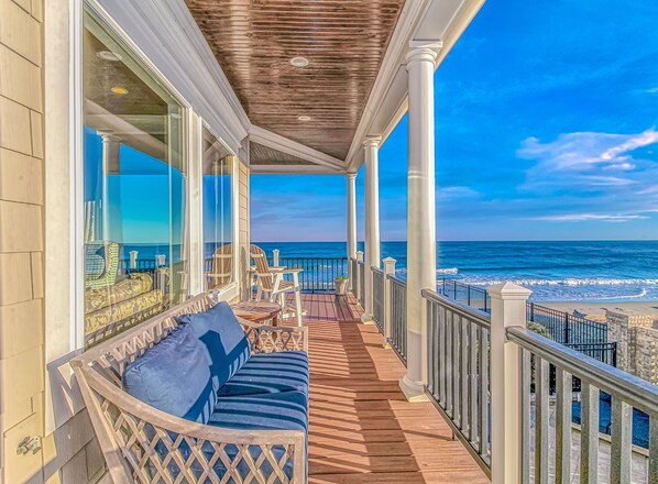 Terrace/patio - Sea Something Beautiful 6 Bedrooms Oceanfront (Garden City Beach)
