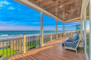 Terrace/patio - Sea Something Beautiful 6 Bedrooms Oceanfront (Garden City Beach)