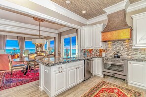 冰箱、微波炉、烤箱、炉灶