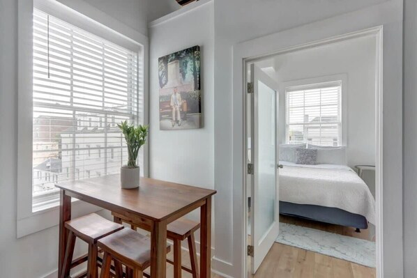 2 bedrooms, desk, iron/ironing board, WiFi