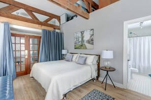 2 slaapkamers, een bureau, een strijkplank/strijkijzer, wifi