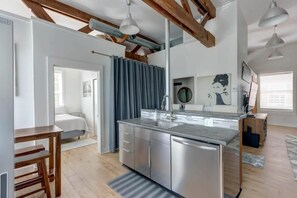 2 bedrooms, desk, iron/ironing board, WiFi