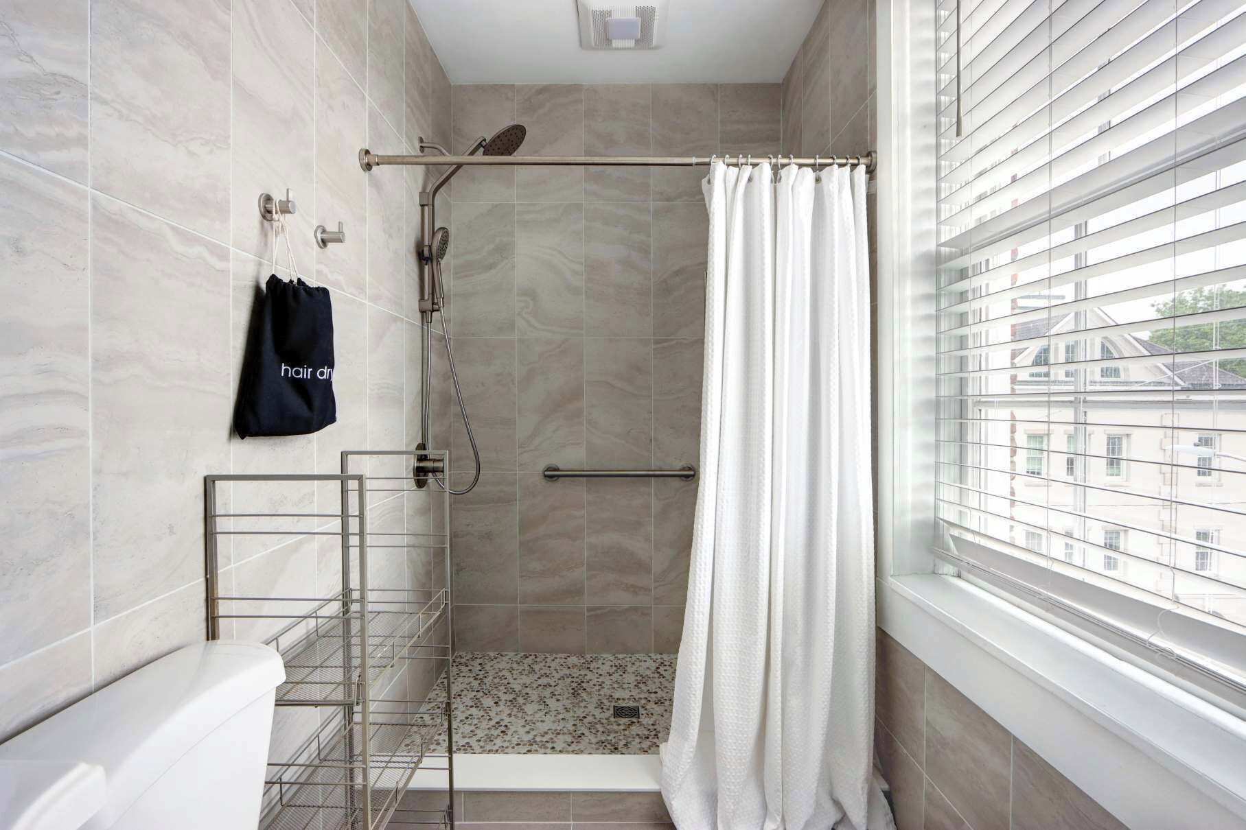 Bathtub, hair dryer, towels, shampoo