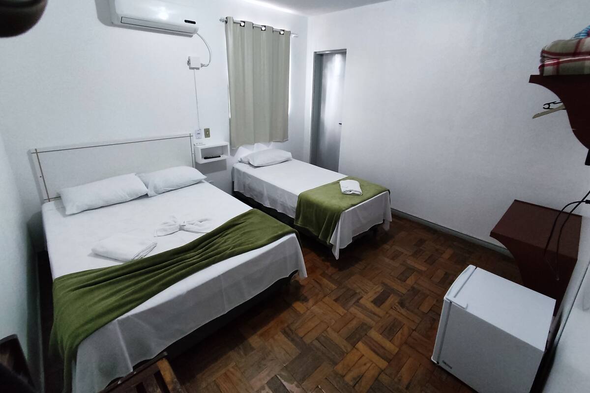 Habitación triple tradicional | Wifi gratis y ropa de cama