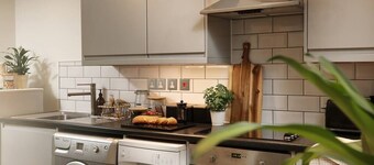 NEW Central Apt near The Royal William Yard For 6