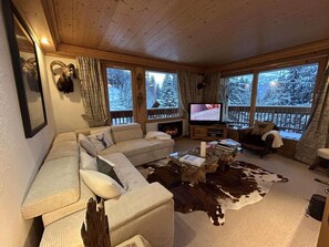 Living area - 1st floor, view mountain, balcony, tv, ski locker, 100m², Méribel (Méribel - Les Allues)