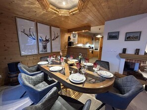 Dining - 1st floor, view mountain, balcony, tv, ski locker, 100m², Méribel (Méribel - Les Allues)