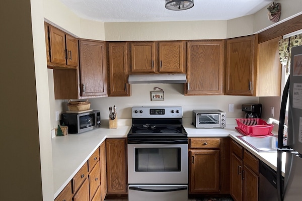 Refrigerador, microondas, horno, placa de cocina