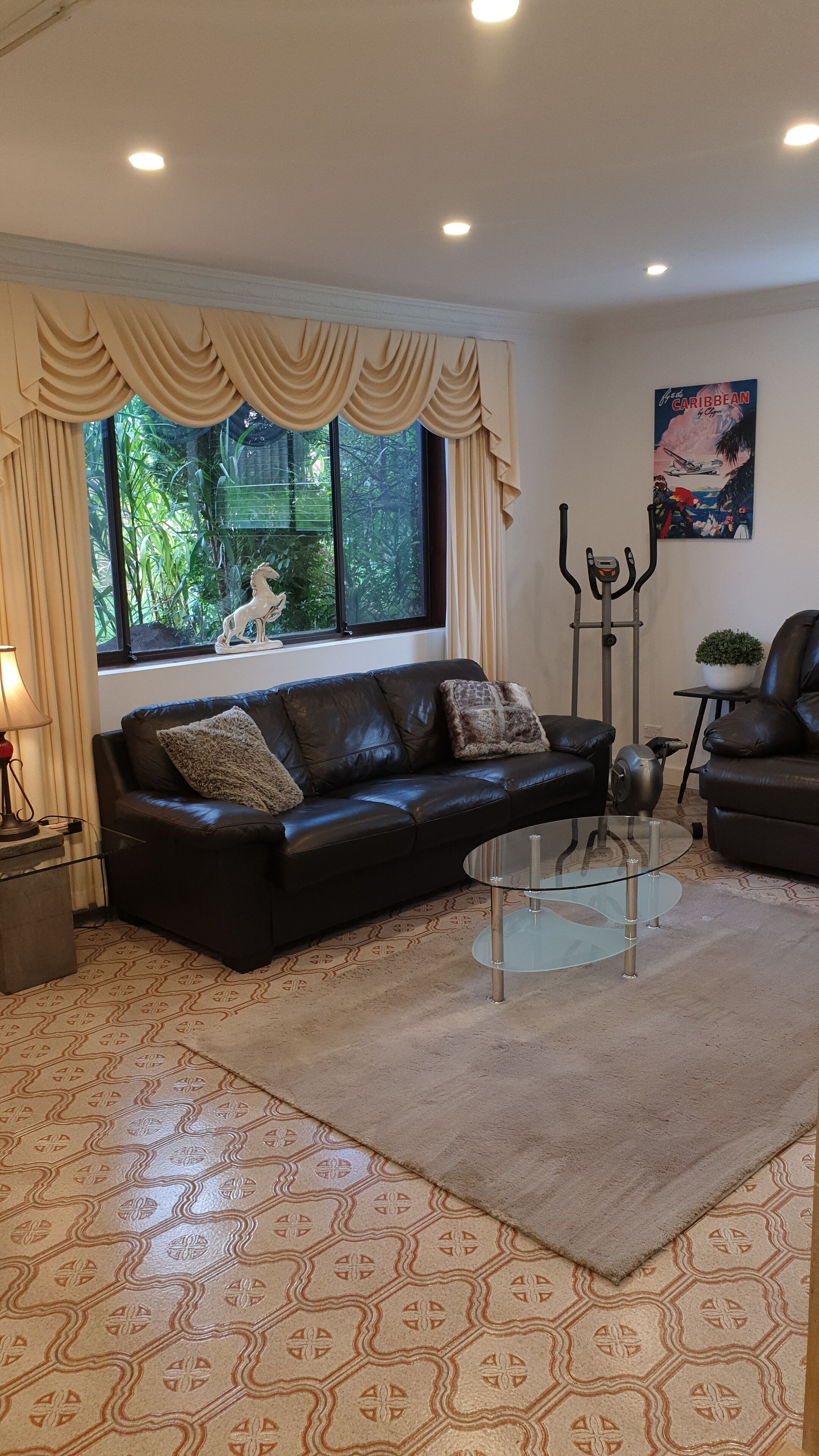 The Altura Apartment \"10 mins from Airport\" — image 8