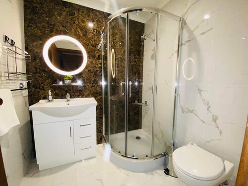 Luxurious Apartment, 9-min from Airport 2BR 2BA 