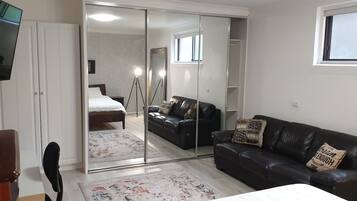 2 bedrooms, desk, iron/ironing board, free WiFi