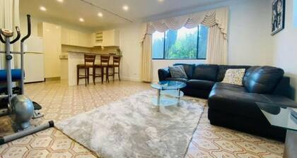 Luxurious Apartment, 9-min from Airport 2BR 2BA