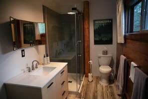 Shower, hair dryer, soap, toilet paper - Great Fishing, Gorgeous Views, Private Cabin on Pelican Lake (Orr)