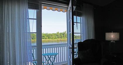 Riverwalk Condo--Heart of Historic Downtown Wilmington!