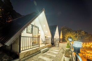 奢华双人房 (A Frame Cottage) | 埃及棉床单、高档床上用品、特色装修、特色家居
