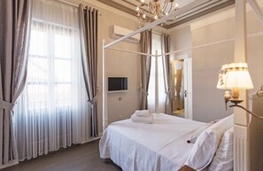 Rom – comfort, lanai | Strykejern/-brett, wi-fi (inkludert) og sengetøy