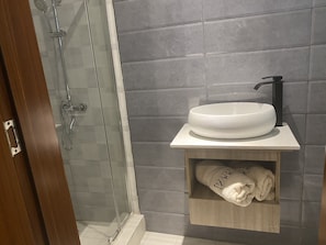 Apartment | Bathroom | Shower, towels