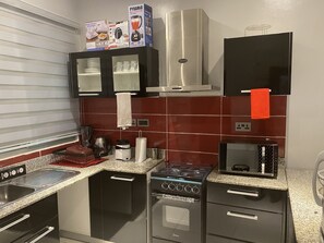 アパートメント | 専用キッチン | 冷蔵庫、電子レンジ、オーブン、コンロ