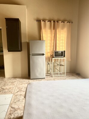 1 bedroom, iron/ironing board, free WiFi, bed sheets - Marshan villa queen studio (West gate hills montego Bay)