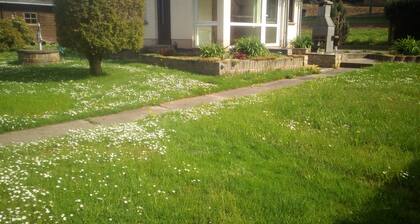 Quiet holiday home with a garden