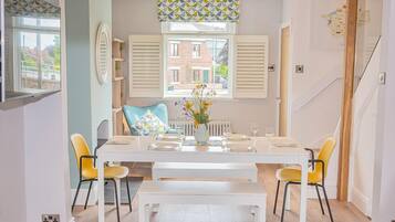 House | Private kitchen | Fridge, microwave, oven, stovetop