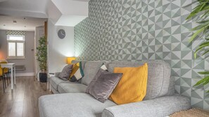 House | 3 bedrooms, iron/ironing board, travel cot, free WiFi