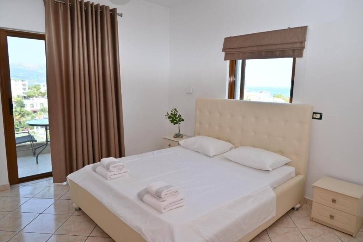 WiFi (free), bed sheets