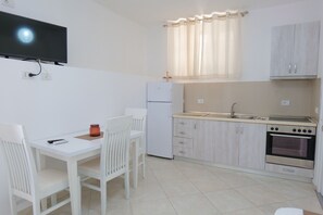 Habitación doble, vistas al jardín | Cocina privada