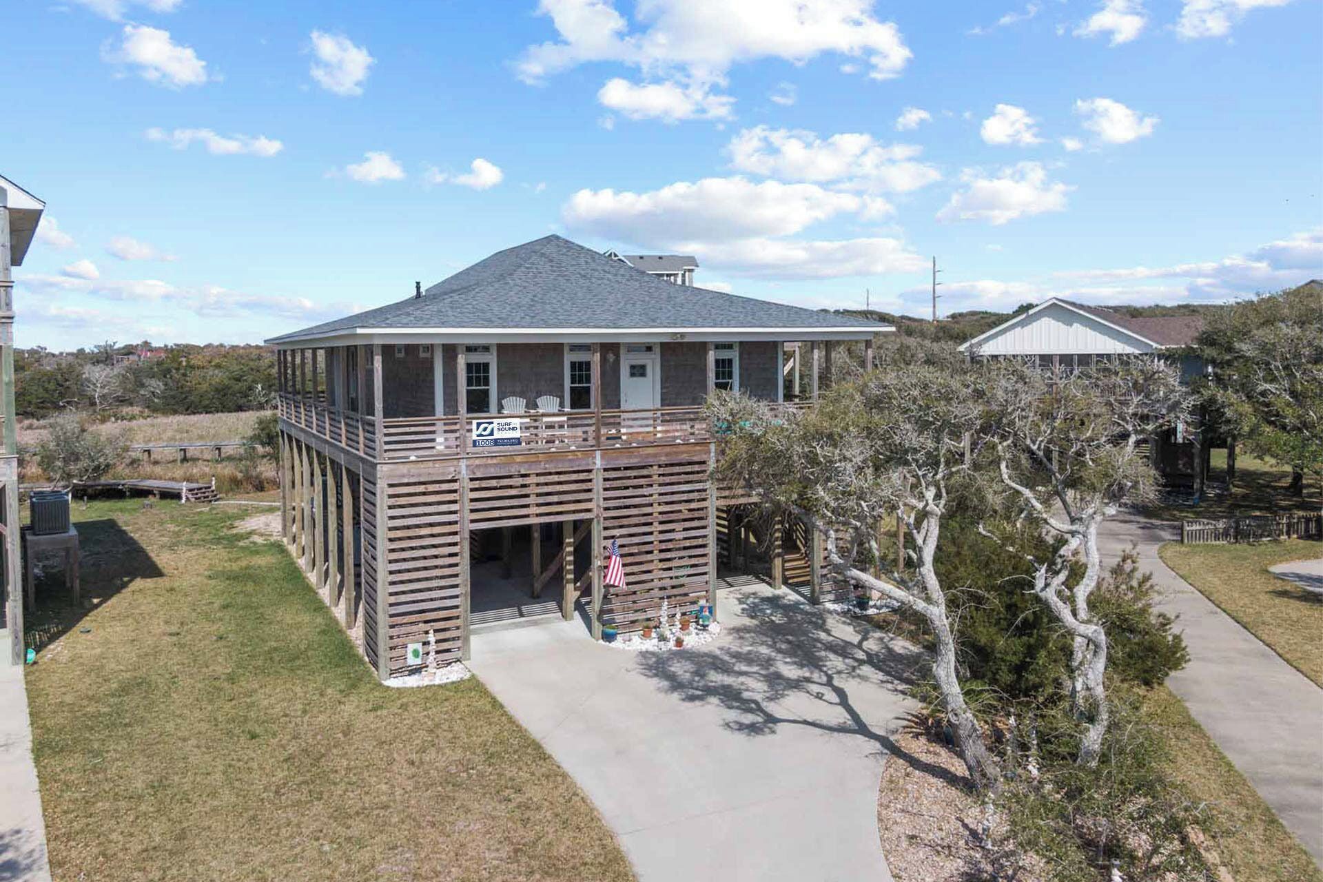 Canalfront Dog Friendly Home with Elevator and Private Dock. A Hatteras Hayven!