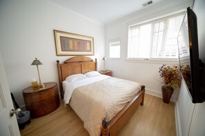 6 habitaciones, escritorio y tabla de planchar con plancha 