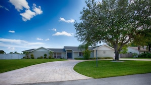 House (South Miami Luxury House with Hot Tub) | Exterior - South Miami Luxury House With Hot Tub and Pool Table (Miami)