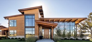 Casa (Black Bear Lodge) | Exterior