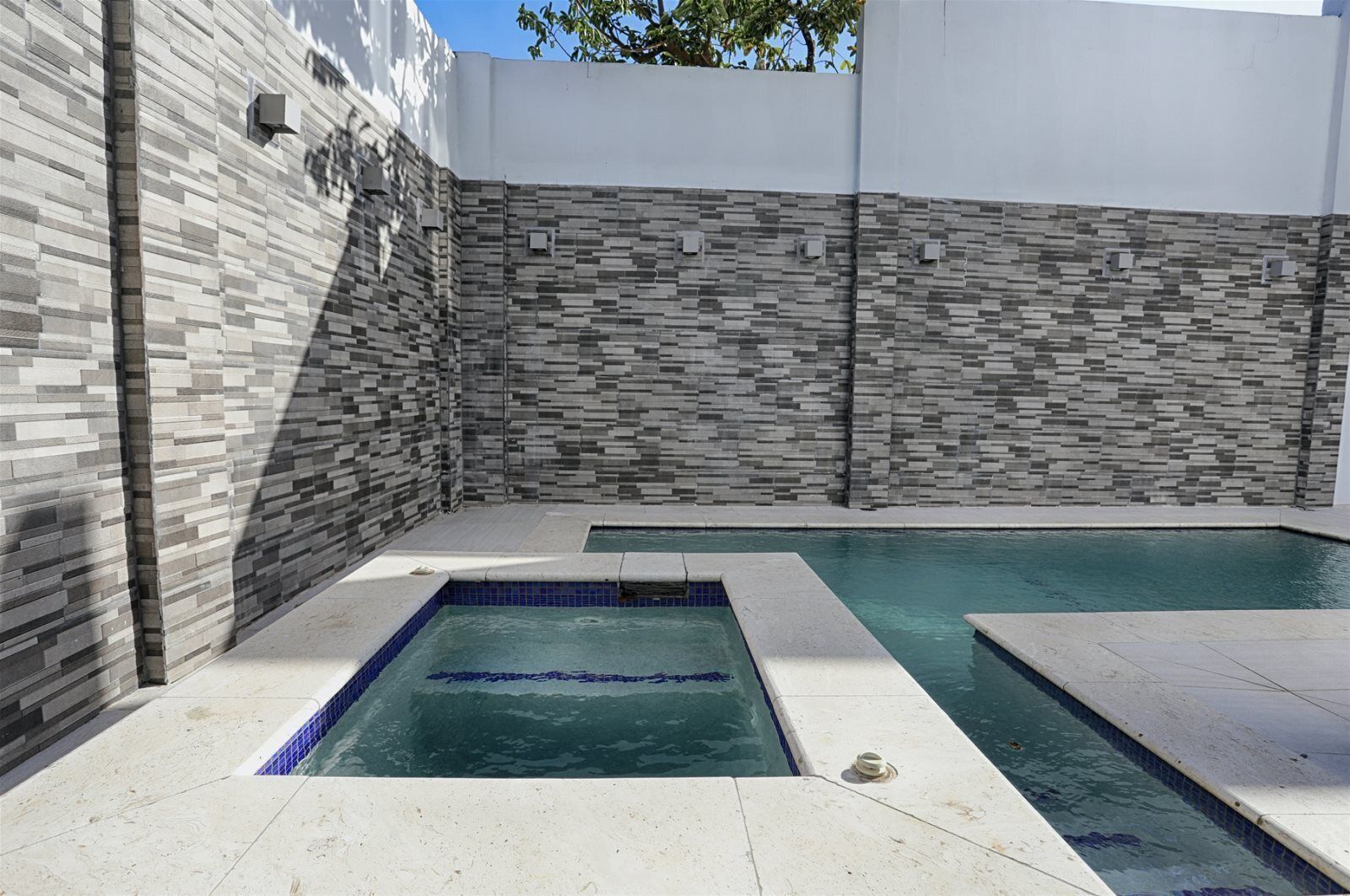 House (Glencoe Townhome with Loft Jacuzzi an) | Exterior