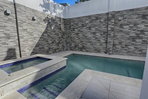 House (Glencoe Townhome with Loft Jacuzzi an) | Exterior