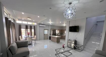 Glencoe Townhome With Loft Jacuzzi and Pool