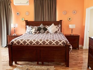 2 Schlafzimmer, Schreibtisch, Bügeleisen/Bügelbrett, kostenloses WLAN